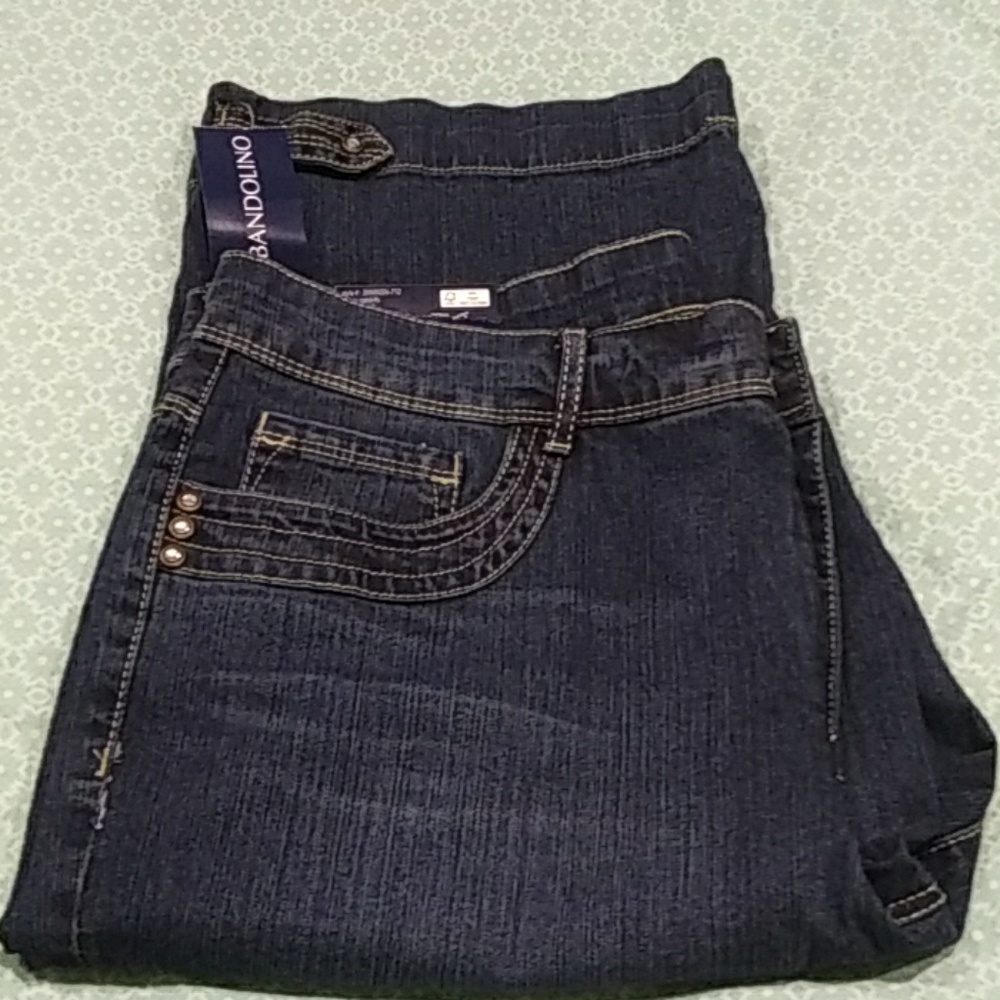 Knee length jeans by Bandolino